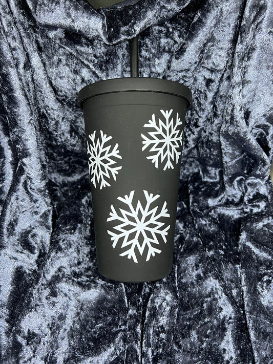 Personalisierter 500 ml Softtouchbecher BPA-frei mit Schraubdeckel und Strohhalm – Mach jedes Getränk zu einem persönlichen Genussmoment